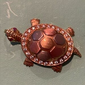 Vintage 750 (18k) three colors solid gold and diamonds tortoise pendant